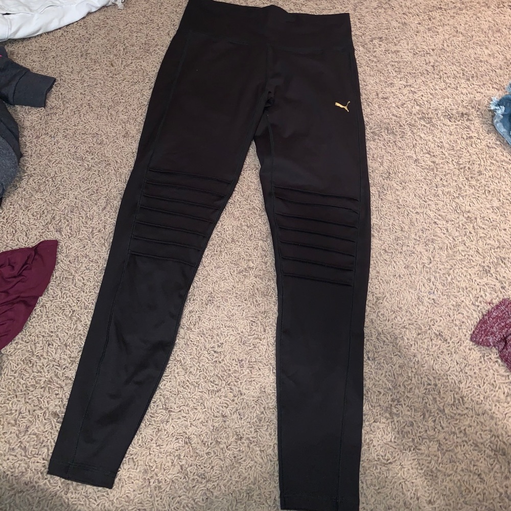 Black leggings
